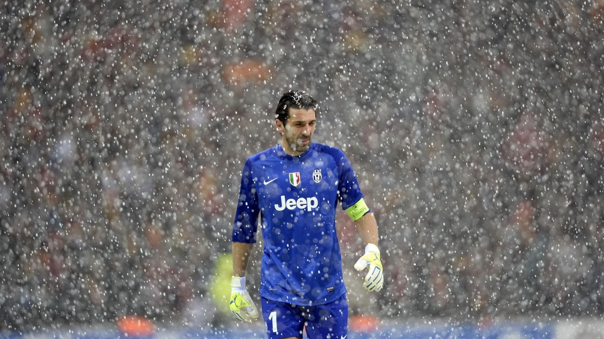 费迪南德爆料C罗私下言论引热议，称我为记者，群聊需谨慎